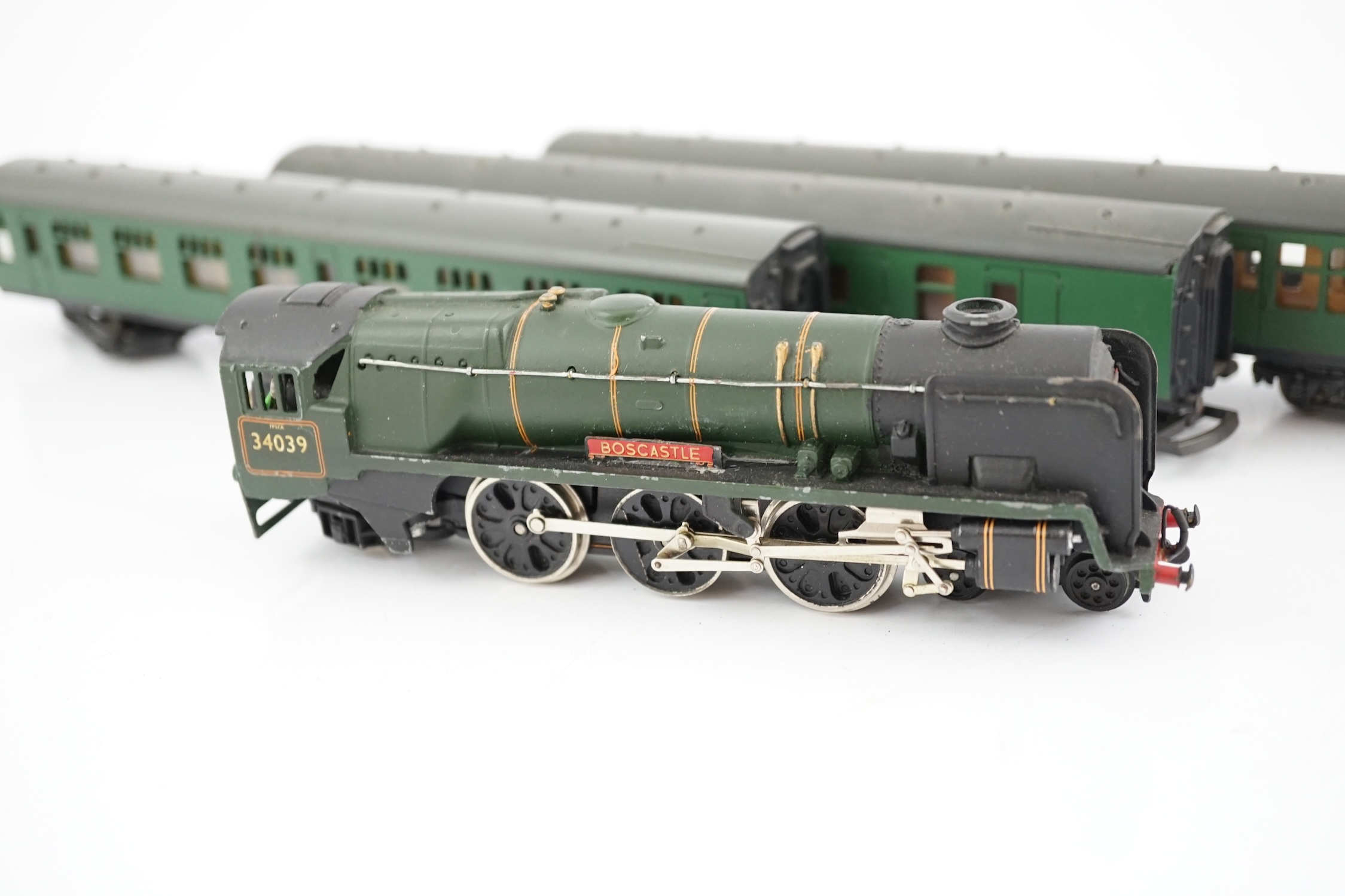 Sixteen 00 gauge model railway items by Hornby, Lima, etc. including a BR West Country Class 4-6-2, Boscastle, together with fifteen bogie coaches in Southern and Great Western livery